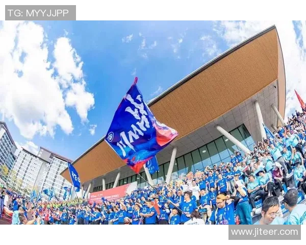 昔日足坛巨星再聚首精彩重现经典对决点燃球迷热情 昔日足坛巨星再聚首精彩重现经典对决点燃球迷热情